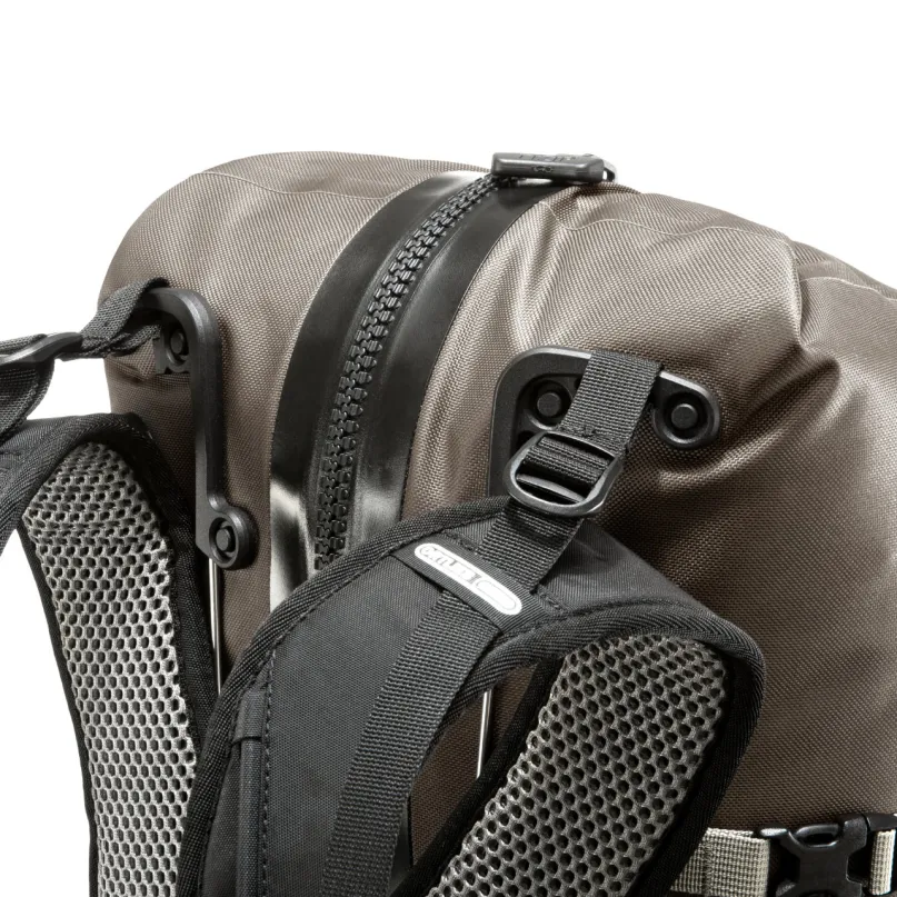 Atrack 35 l Outdoor-Rucksack dark sand