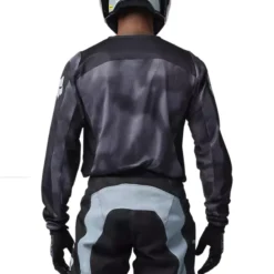 180 Taunt Crossshirt