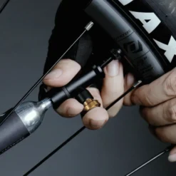 Tubi Master X Kartuschenpumpe inkl. Tubeless-Reparaturset & CO2-Kartusche